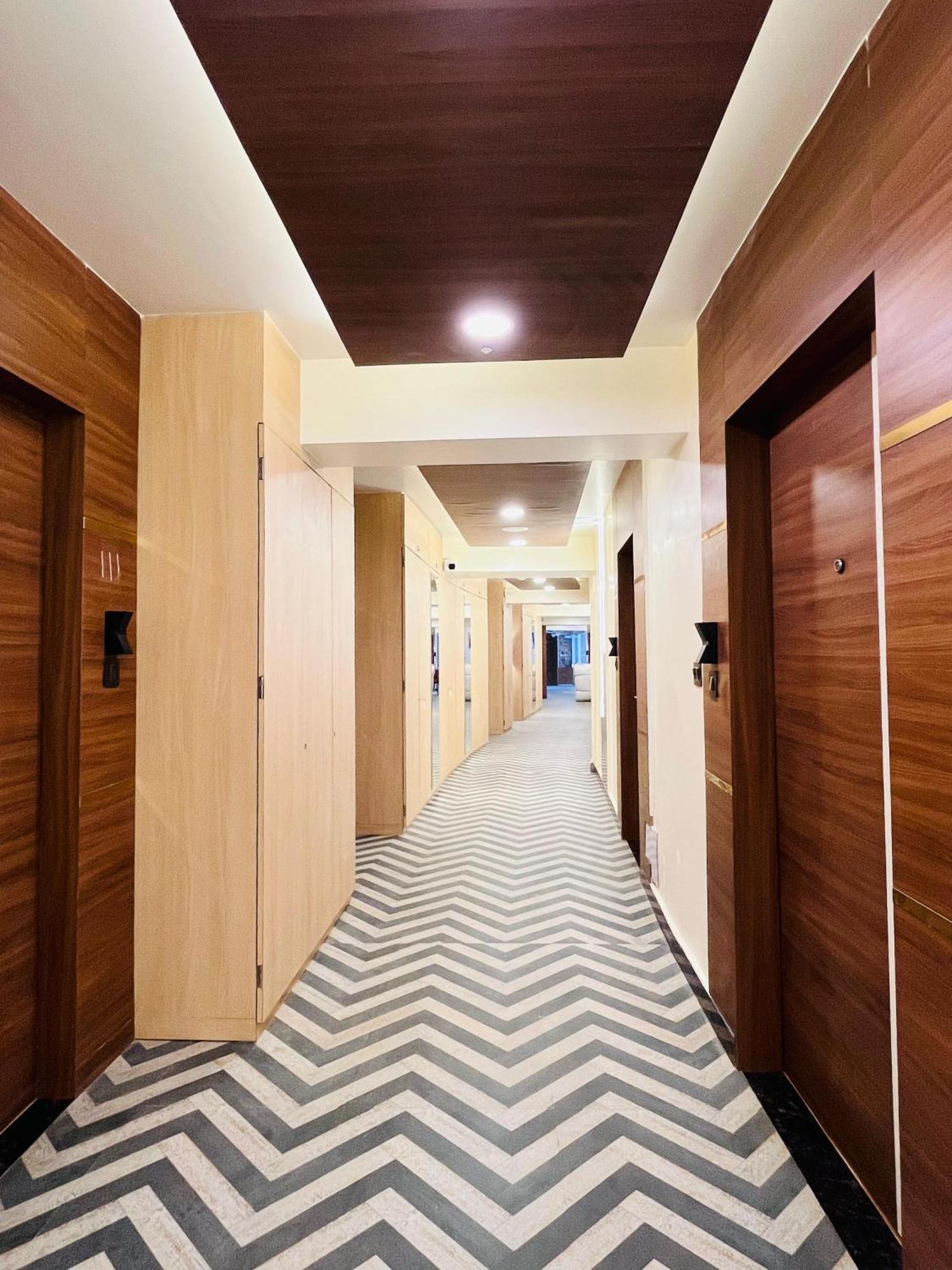 Luxury Stay At Hotel Broadway Boutique Mall Road Chowrasta Near Mahakal Temple Darjeeling  Exterior photo
