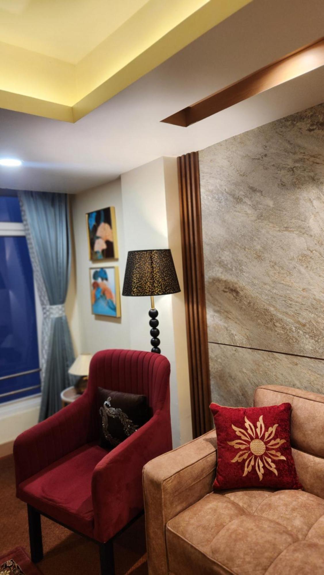 Luxury Stay At Hotel Broadway Boutique Mall Road Chowrasta Near Mahakal Temple Darjeeling  Exterior photo